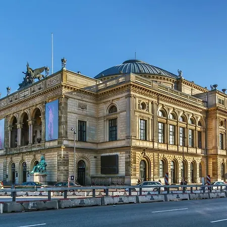 Amazing Near Tivoli Gardens & Hall Square