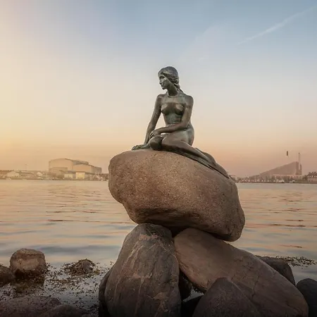 Amazing Near Tivoli Gardens & Hall Square Copenhagen