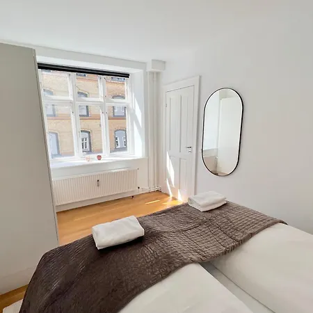 Amazing Near Tivoli Gardens & Hall Square *
